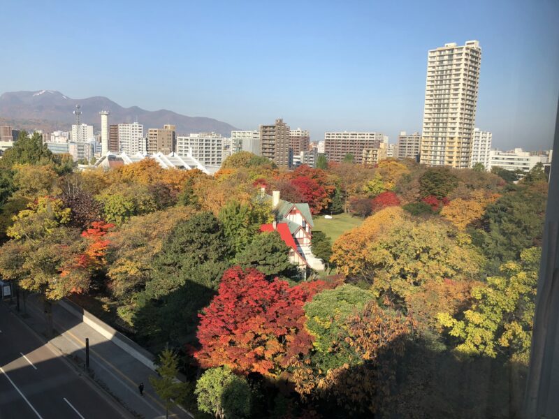 北海道知事公館を見晴らす
